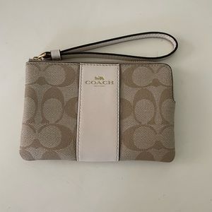 gently used coach wristlet